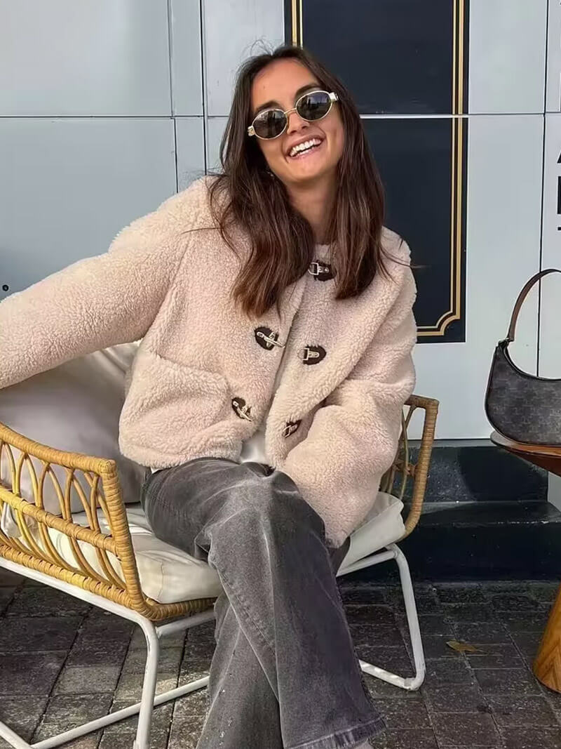 Beige Dames Teddy Fleece Jas met Toggle-Sluiting en Grote Zakken