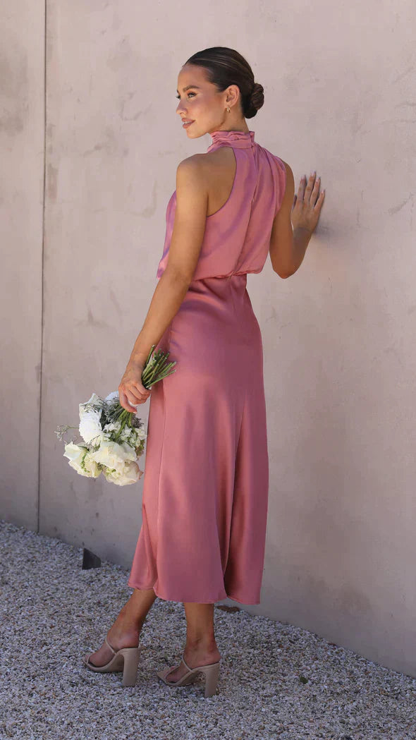 Robe de soirée midi en satin avec col licou et dos ouvert