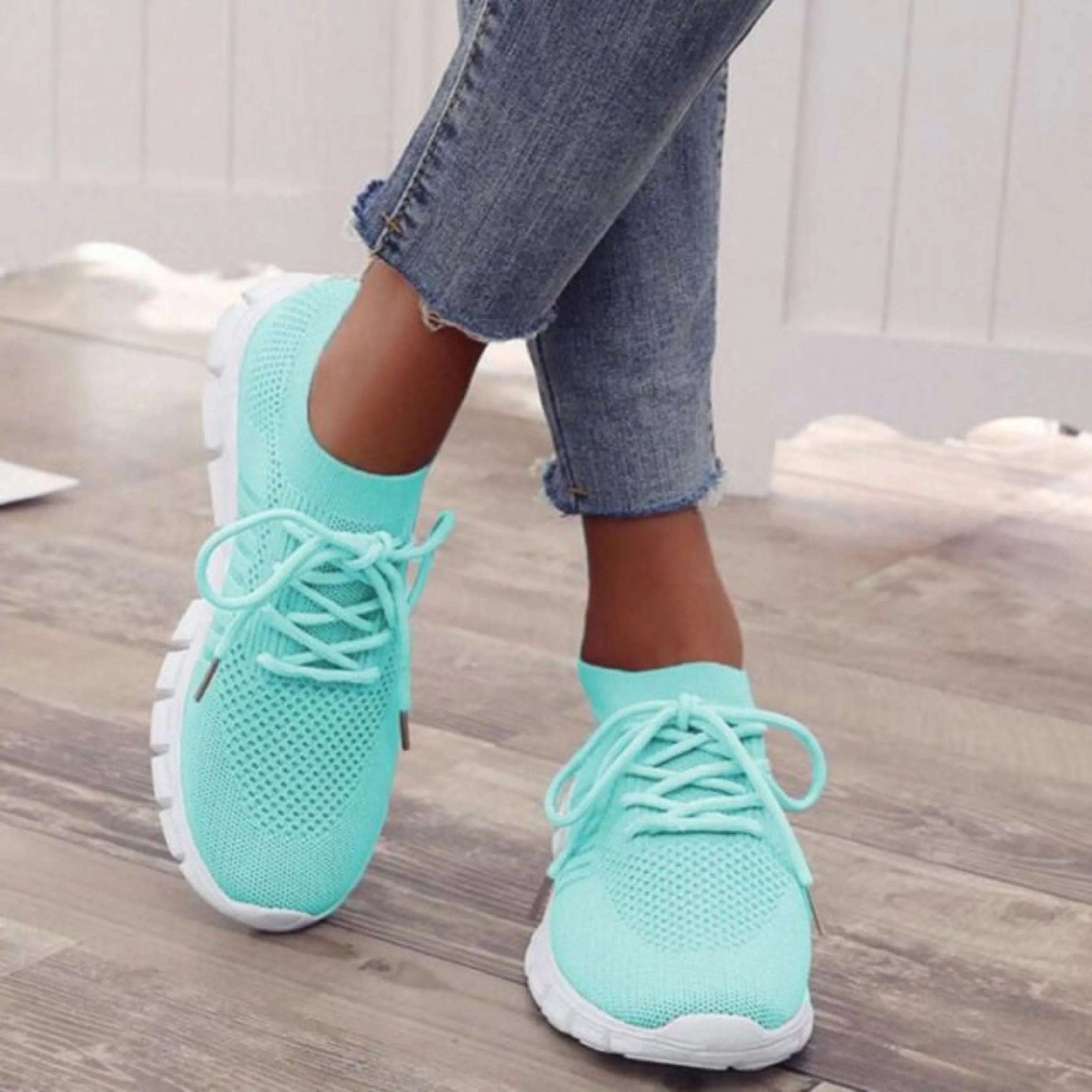 Mesh Sneakers for Women with Lightweight Sole for Walking and Leisure
