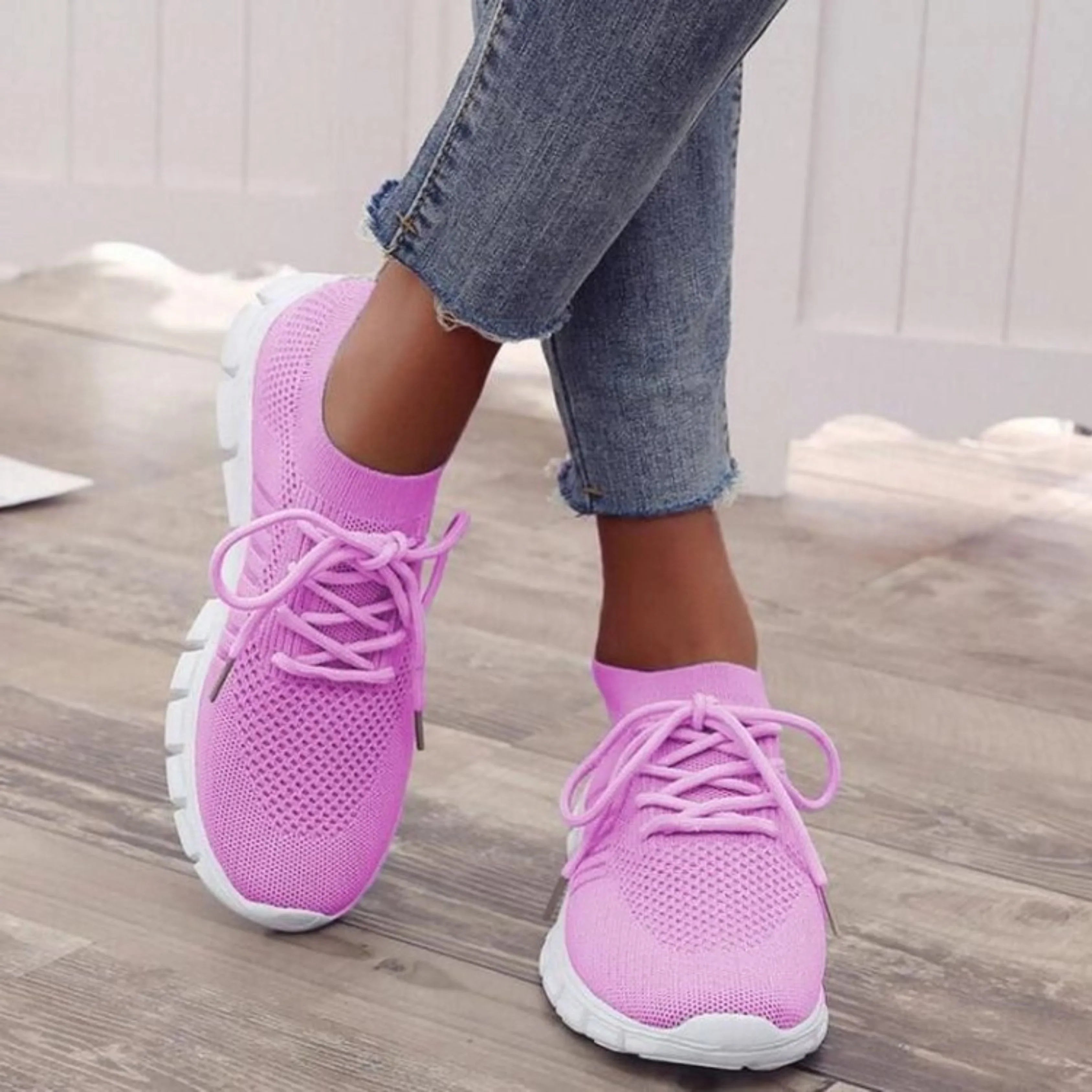 Mesh Sneakers for Women with Lightweight Sole for Walking and Leisure