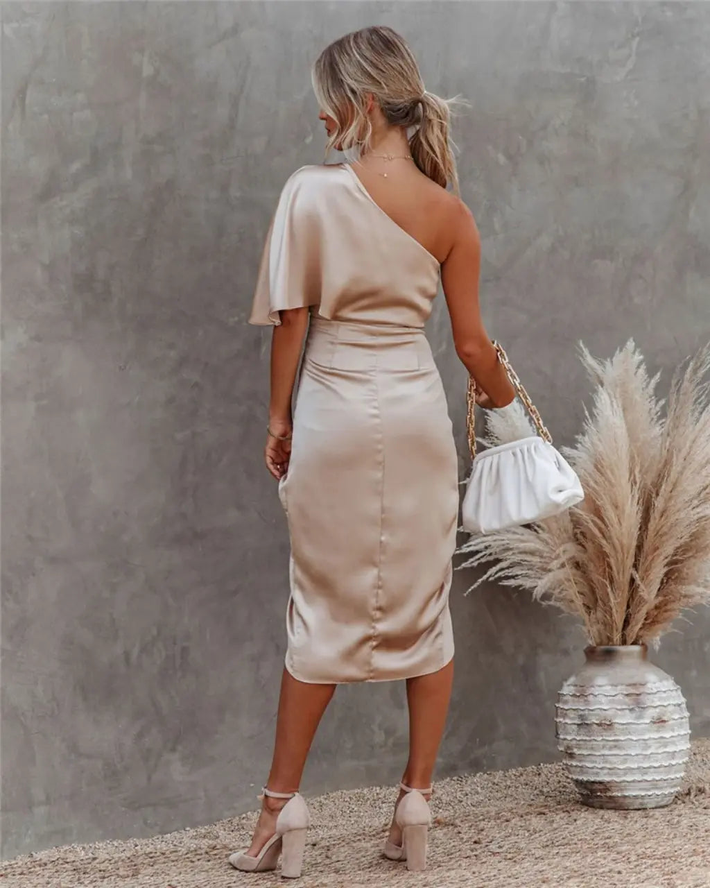 Cocktailjurk Met One Shoulder En Gedrapeerde Midi Rok