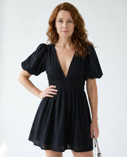 cassie-jurk-met-pofmouwen-zwart-1