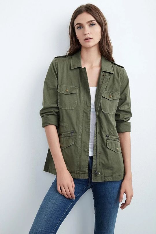 Kurtka przejściowa damska z kieszeniami użytkowymi i zamkiem