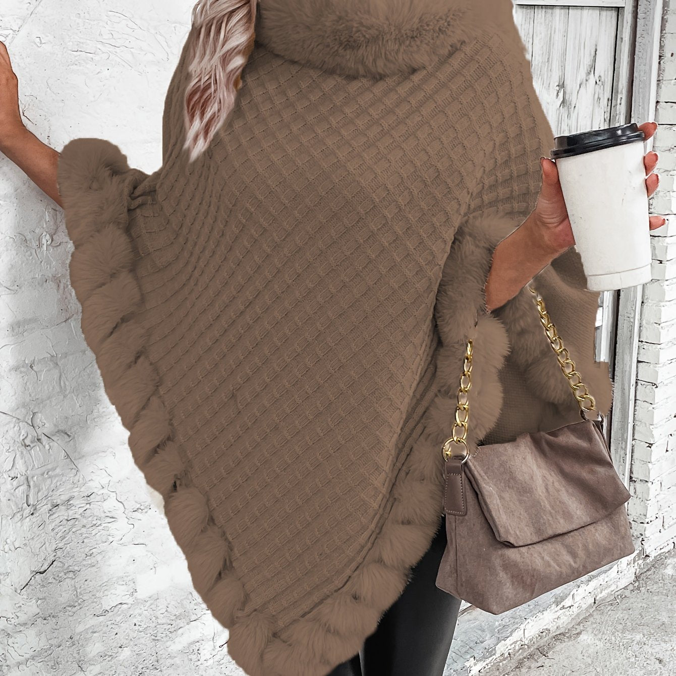 Poncho-pull chaud et stylé pour femmes avec col en fausse fourrure