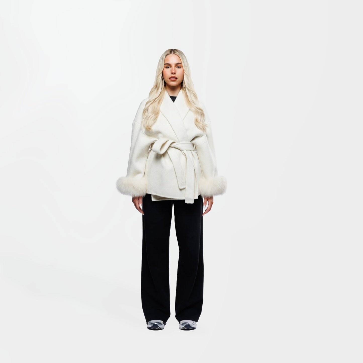 Witte Zachte Wollen Winterjas met Ceintuur Bontmanchetten Dames