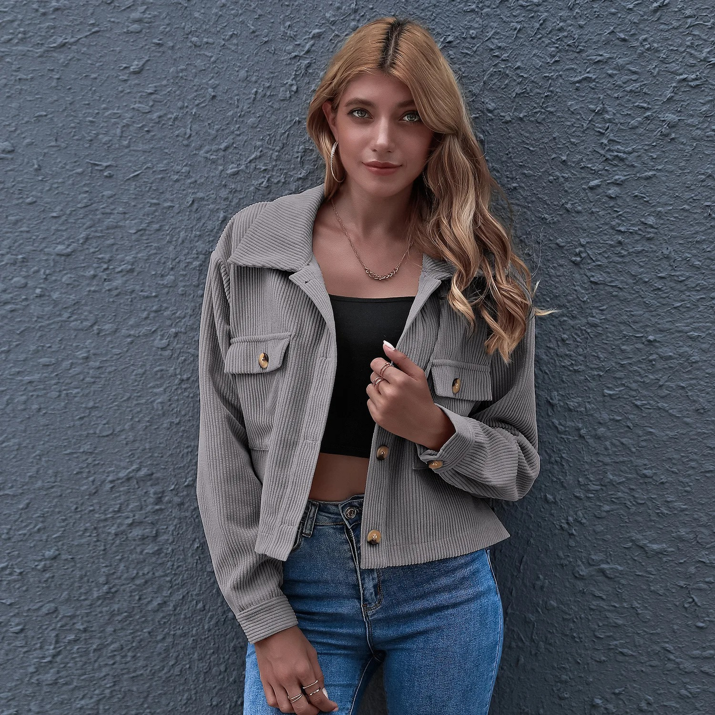 Dames Ribfluwelen Cropped Jas Met Knoopsluiting