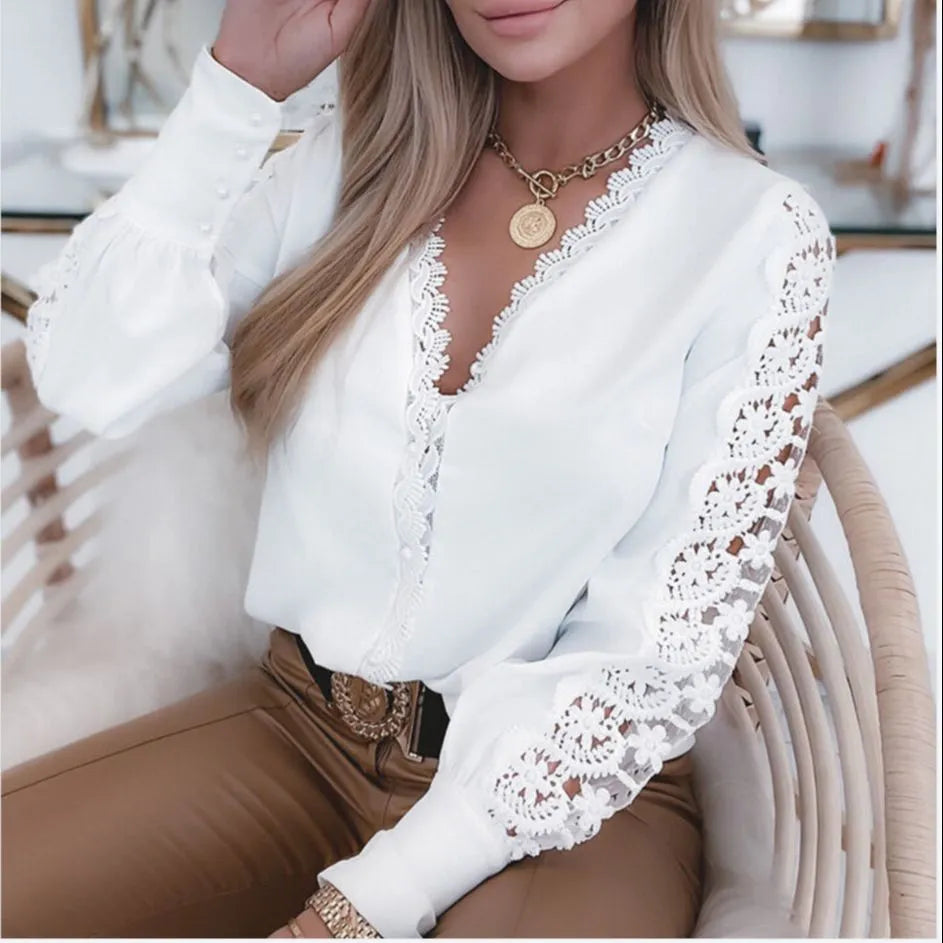 Davina - Top met V-hals en kanten details