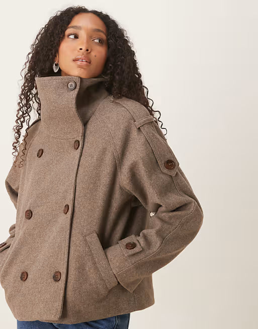 Korte Pea Coat voor Dames met Hoge Kraag en Dubbele Knoopsluiting
