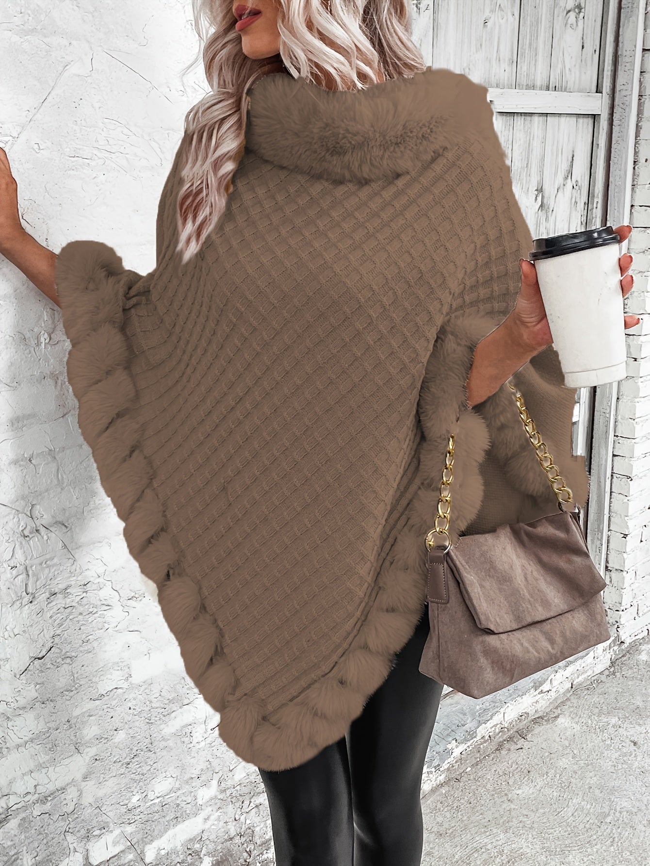 Poncho-pull chaud et stylé pour femmes avec col en fausse fourrure