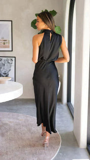 Lisa - Luxe satijnen jurk met elegante uitstraling