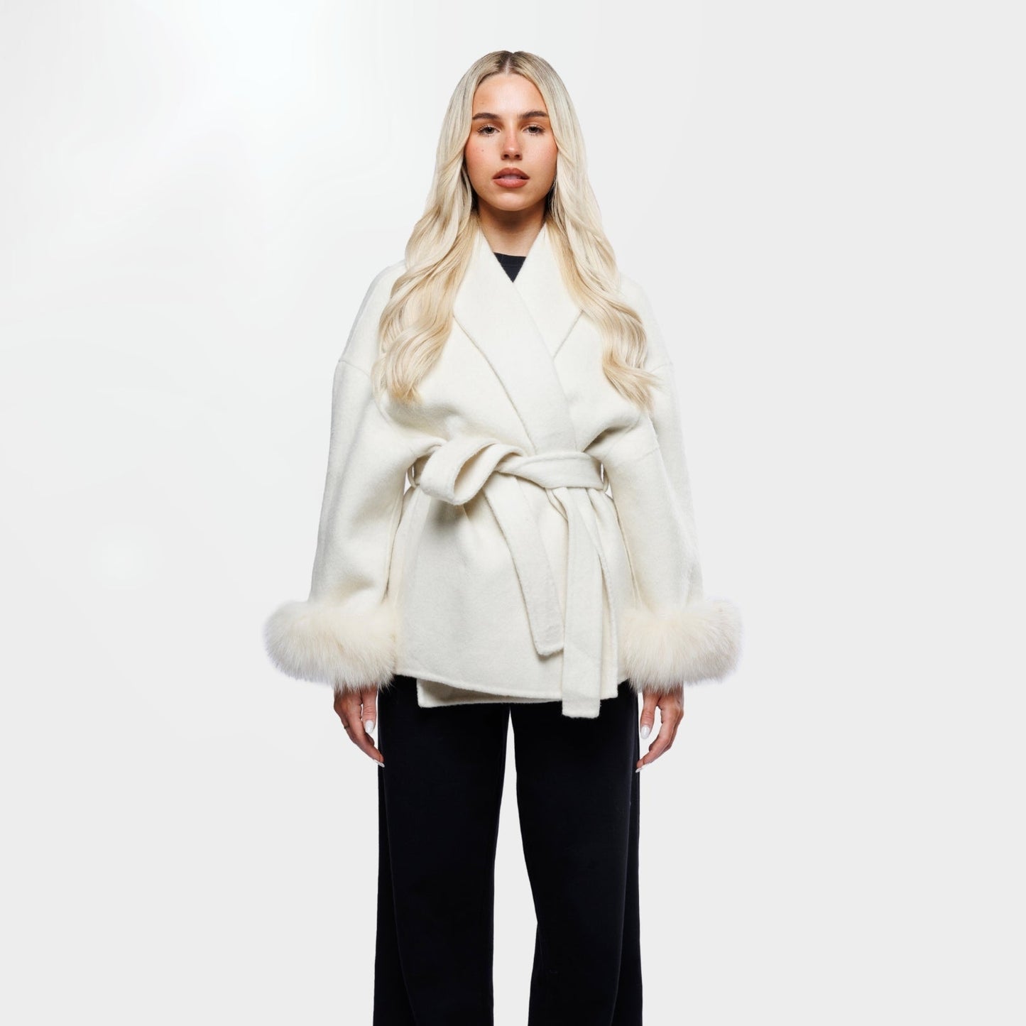 Witte Zachte Wollen Winterjas met Ceintuur Bontmanchetten Dames