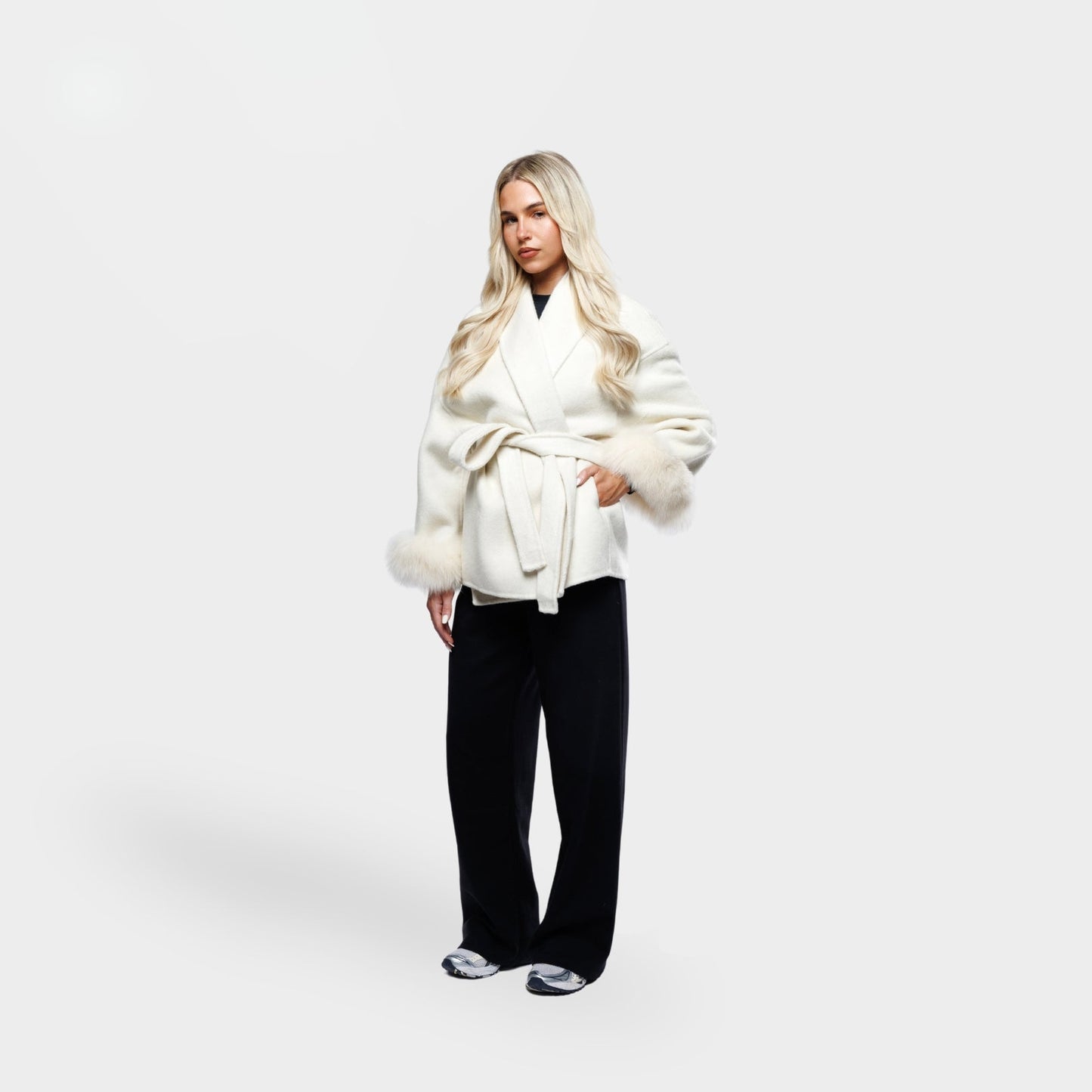 Witte Zachte Wollen Winterjas met Ceintuur Bontmanchetten Dames