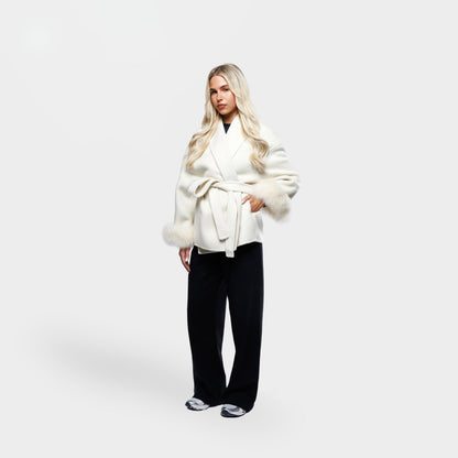 Witte Zachte Wollen Winterjas met Ceintuur Bontmanchetten Dames