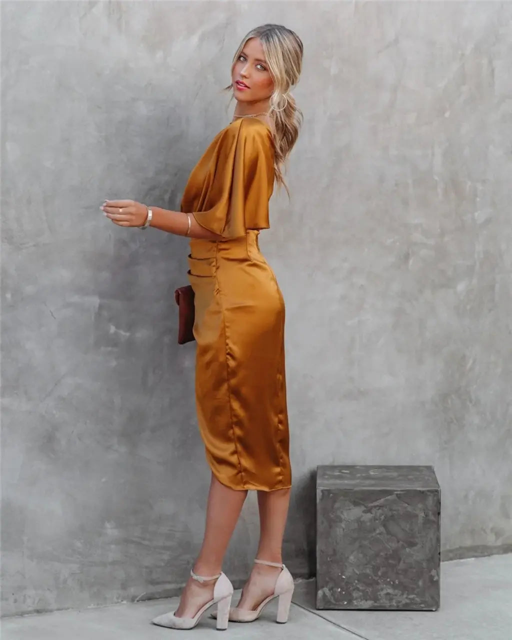 Cocktailjurk Met One Shoulder En Gedrapeerde Midi Rok