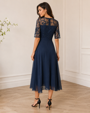 Robe midi élégante femme avec dentelle et coupe fluide confortable