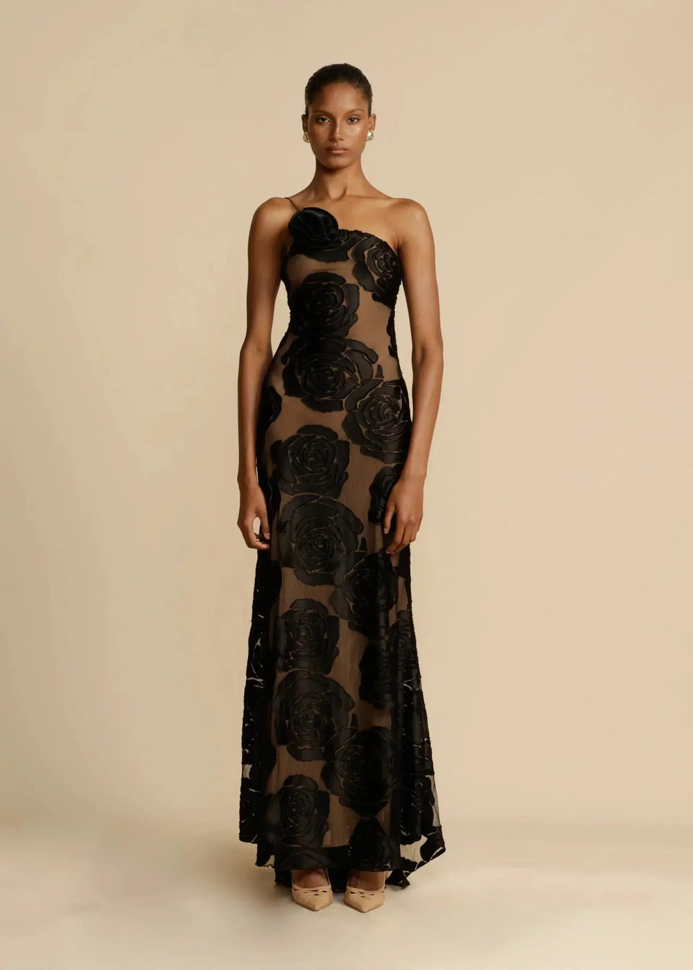 Elegant Maxi Party Dress for Women with One-Shoulder and Floral Applique