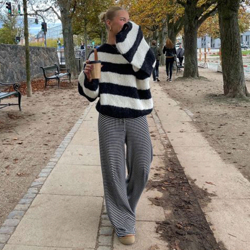 Damskie spodnie do domu w paski z szerokimi nogawkami i elastyczną talią