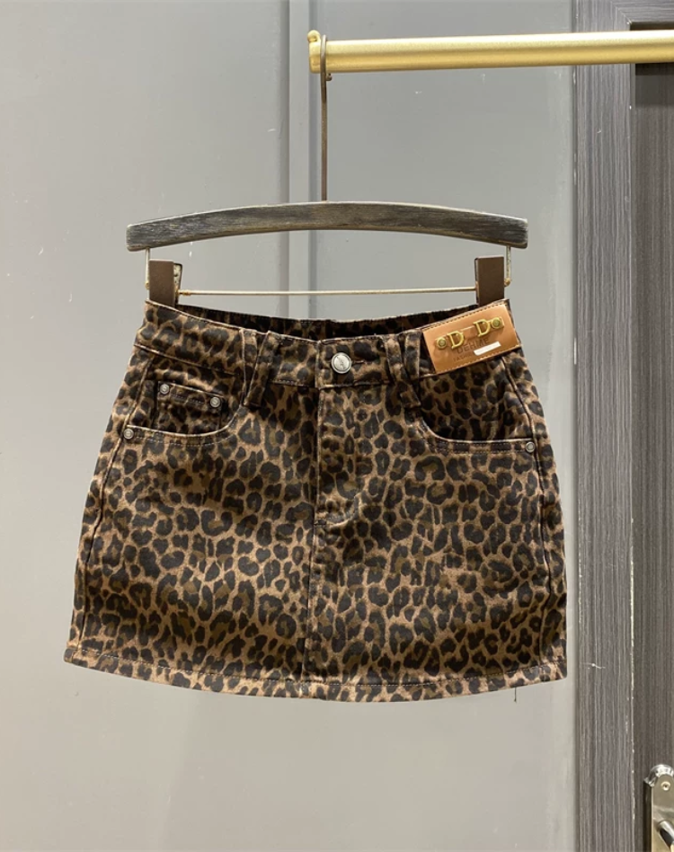 Jupe Mini Robuste Imprimé Léopard et Aspect Denim