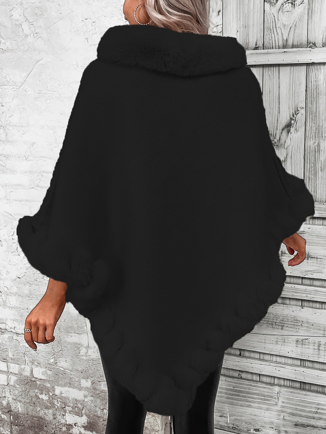 Poncho-pull chaud et stylé pour femmes avec col en fausse fourrure