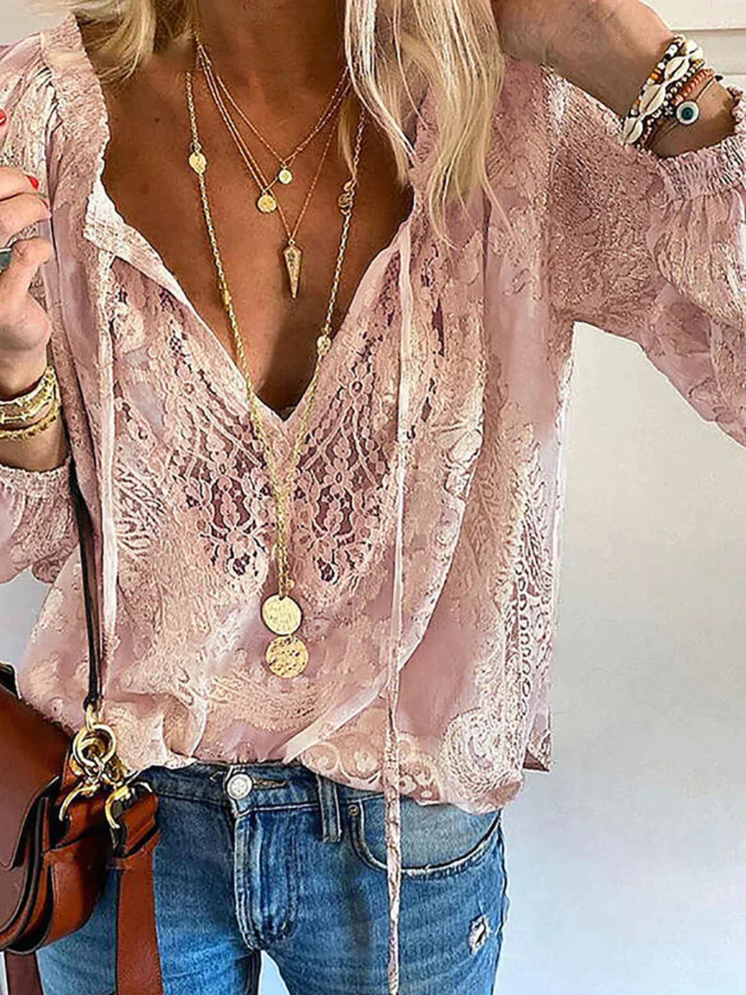 Blouse unique avec détails en dentelle pour femmes à col en V et fermeture à nouer