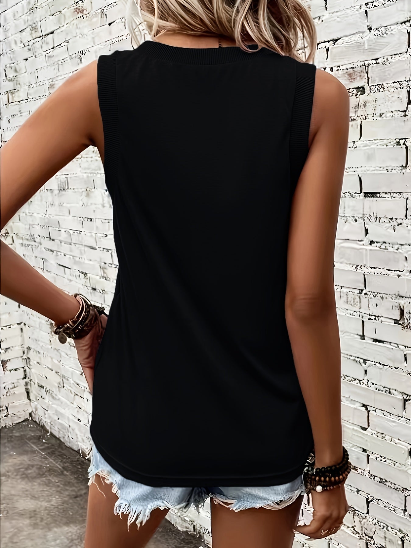 Chic Sleeveless Women's Tank Top with V-Neck