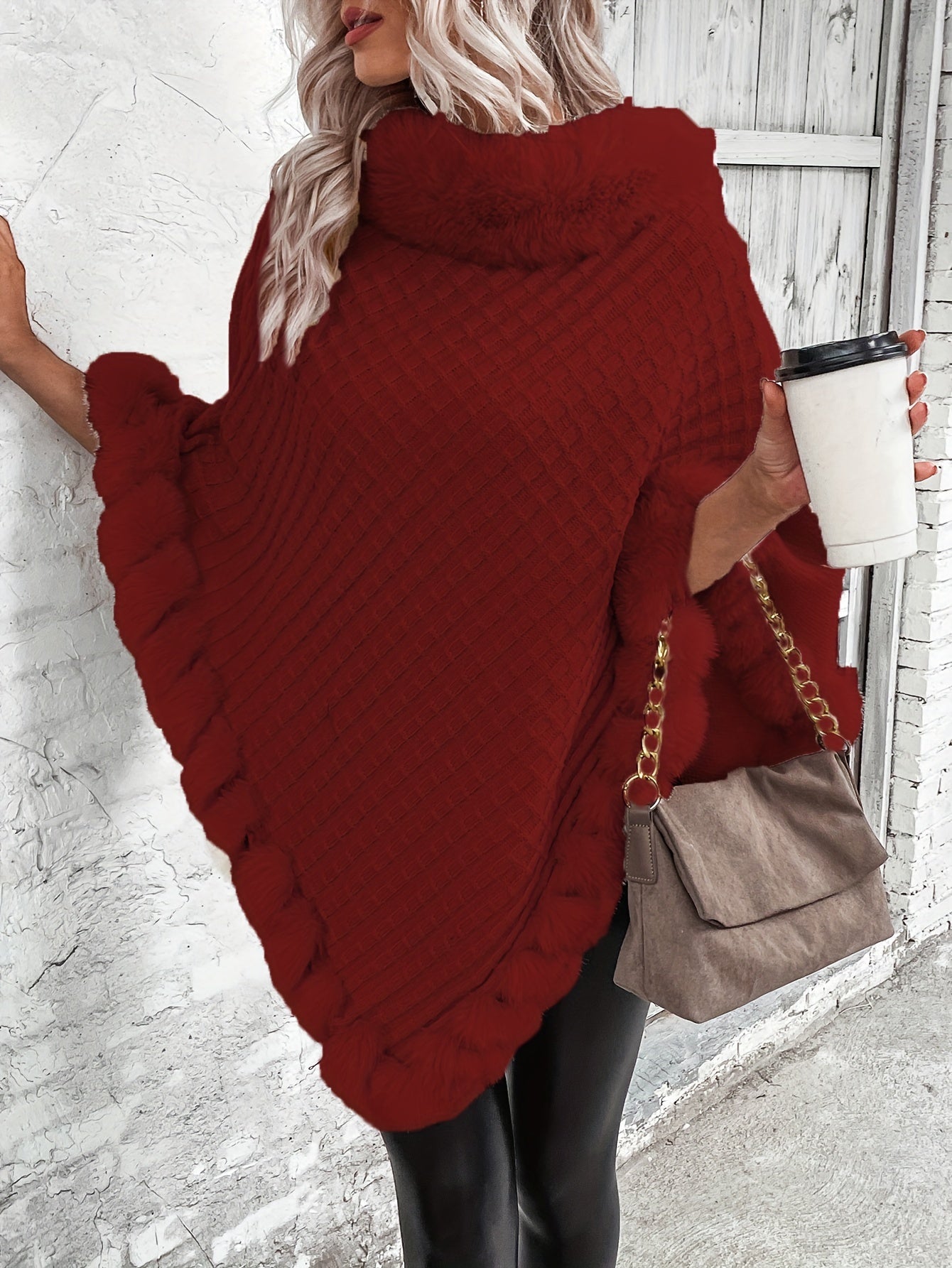 Poncho-pull chaud et stylé pour femmes avec col en fausse fourrure