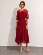 Robe midi élégante femme avec dentelle et coupe fluide confortable