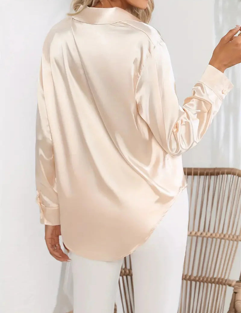 Alison-Satin-Blus-Elegant-skjorta-med-knappar-for-kvinnor-Eva-Jonsson-2.webp