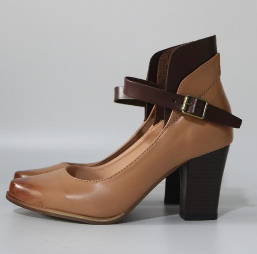 Elegante Dames Pumps Met Bandje En Blokhak