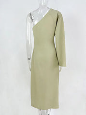 Zara - sukienka maxi na jedno ramię o eleganckim kroju