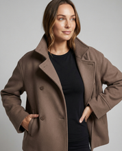 Celia | Elegant, Comfortable &amp; Modern Women’s Cropped Jacket 2