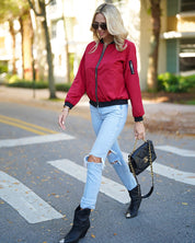 Damska Kurtka Bomber z Zamkiem, Kieszenią na Rękawie i Żebrowanymi Ściągaczami