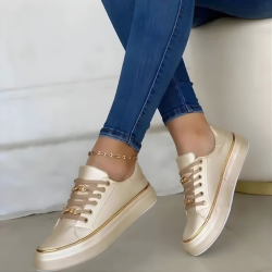 Dames Plateau Sneakers Met Gouden Details En Veters