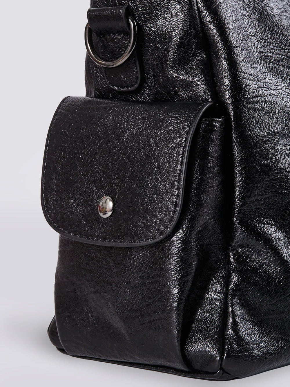 Sac à bandoulière robuste pour femme en cuir vegan avec fermetures éclair et poches