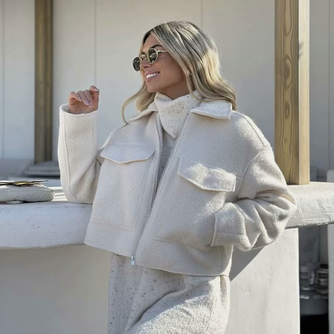 Kort Dames Bomberjack met Ritssluiting en Grote Klepzakken