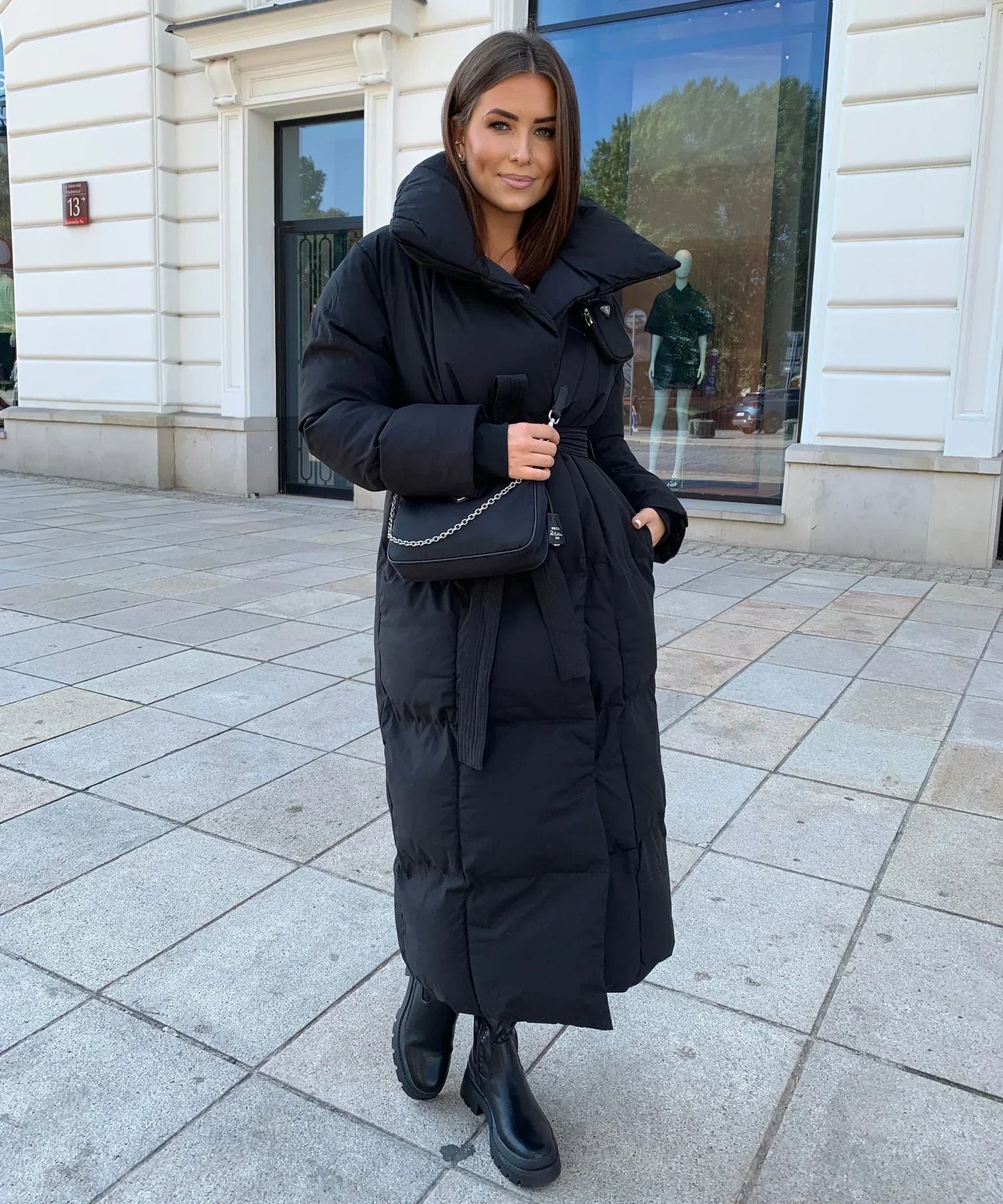 Vrouwen Chic Lange Puffer Winterjas met Tailleriem en Hoge Kraag
