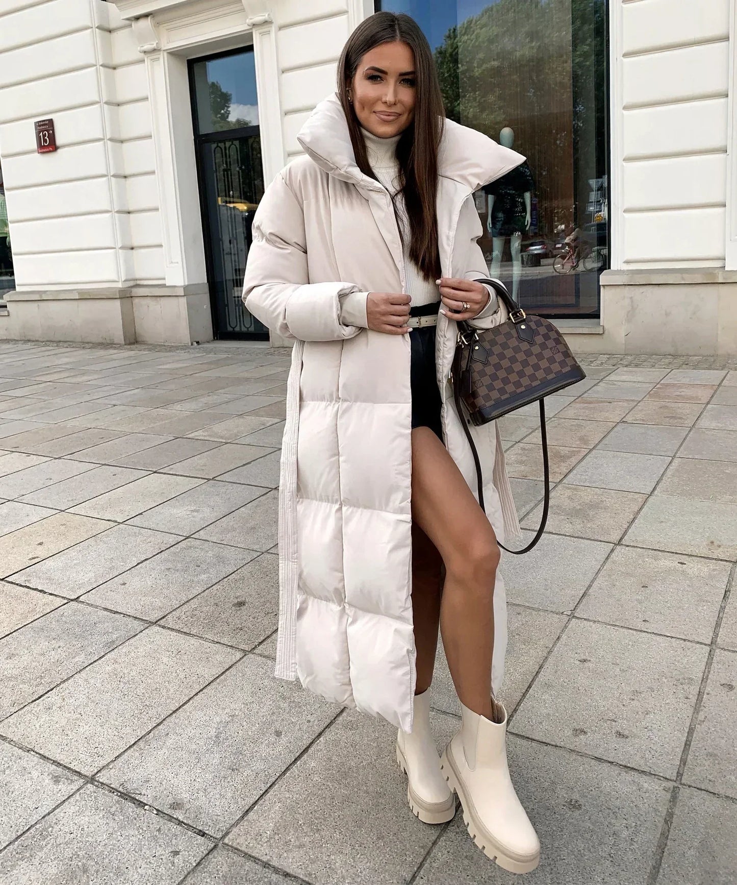 Vrouwen Chic Lange Puffer Winterjas met Tailleriem en Hoge Kraag