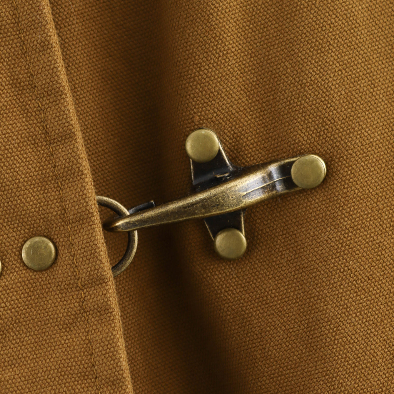 Bruine Vrouwen Winterjas met Houtje touwtje Sluiting en Grote Zakken