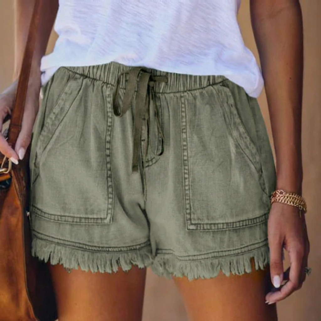 Comfortable denim shorts with elastic waistband and frayed edges