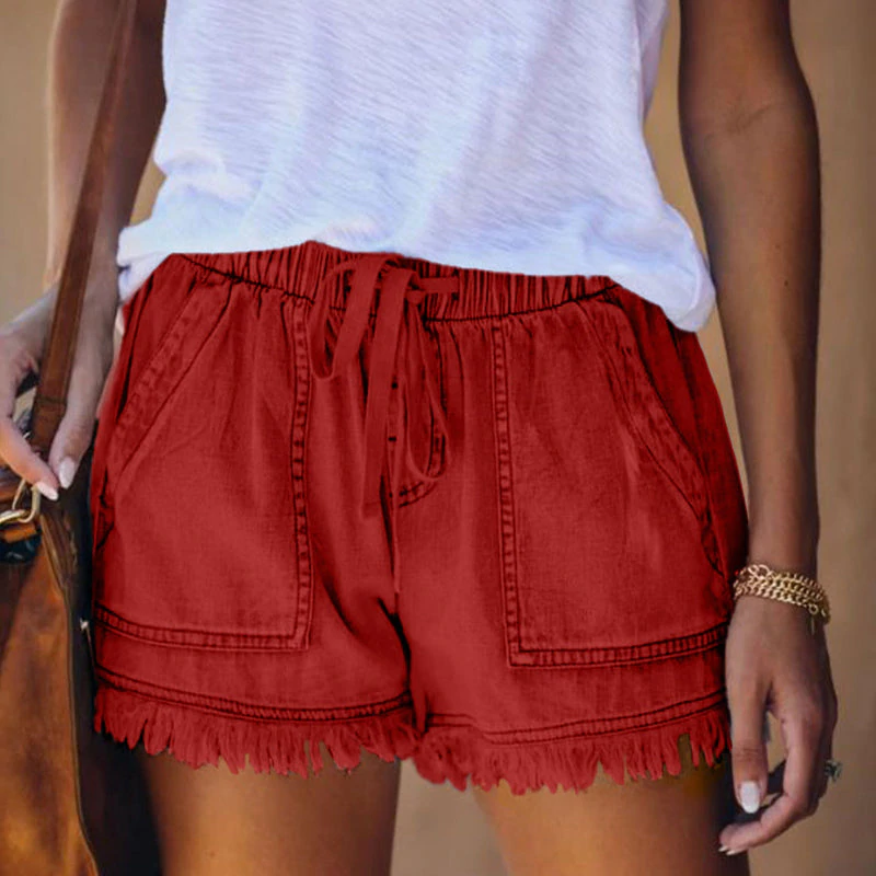 Comfortable denim shorts with elastic waistband and frayed edges