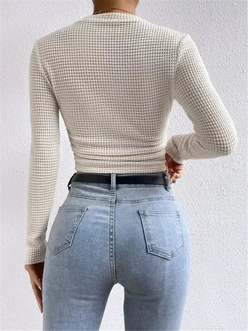 Dopasowany crop top z długim rękawem i strukturą