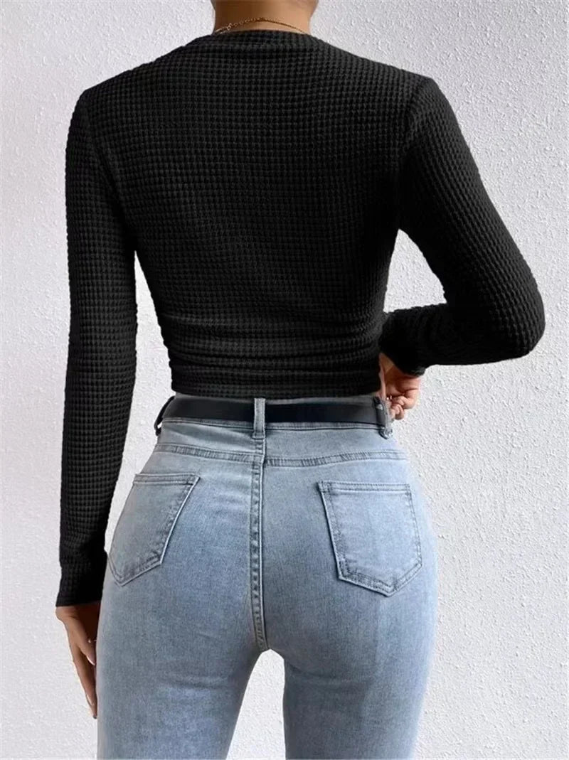 Dopasowany crop top z długim rękawem i strukturą