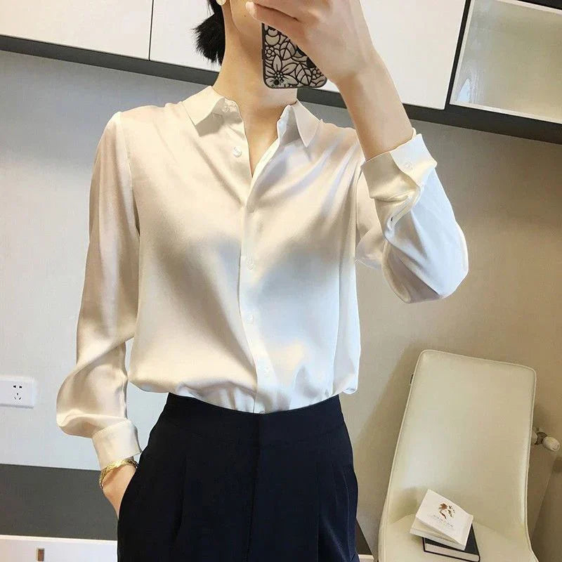 Satijnen Blouse Dames met Klassieke Kraag en Elegante Pasvorm