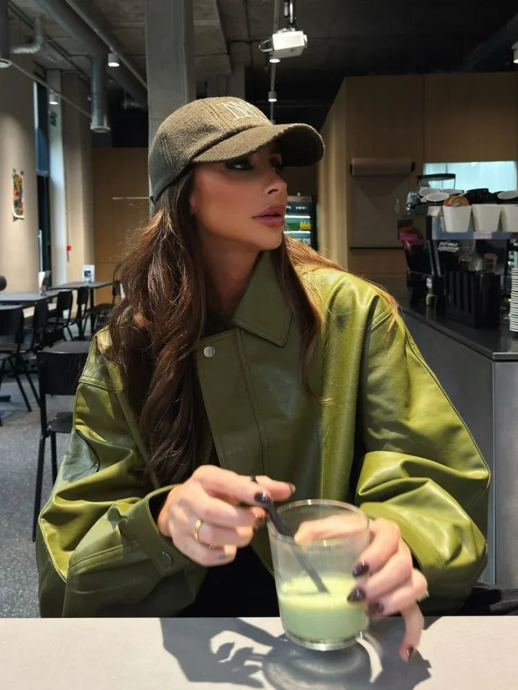 Trendy Oversized Groen Leren Jas voor Dames Met Relaxte Pasvorm