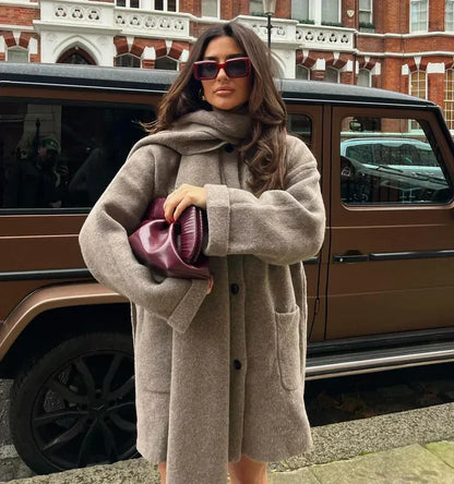 Beige Wollen Winterjas met Sjaal en Zakken voor Vrouwen