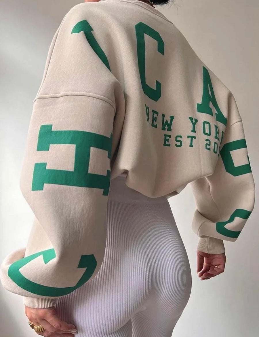 beige oversized sweatshirt met groene CHICAGO NEW YORK EST 2015 opdruk achterop
