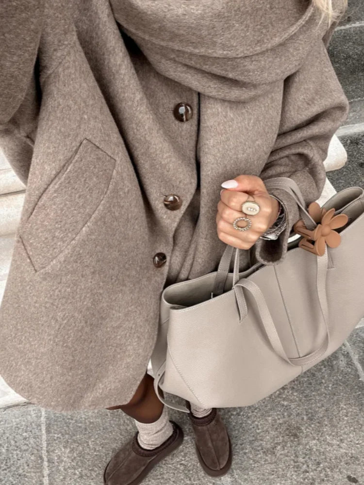 Bruine Wollen Winterjas Stijlvol Oversized met Sjaal Dames