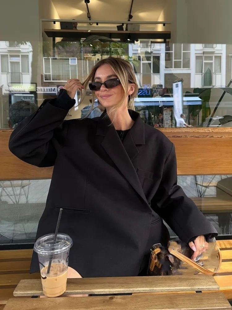 Damska oversize marynarka w stylu chic z kołnierzem z klapami i długimi rękawami