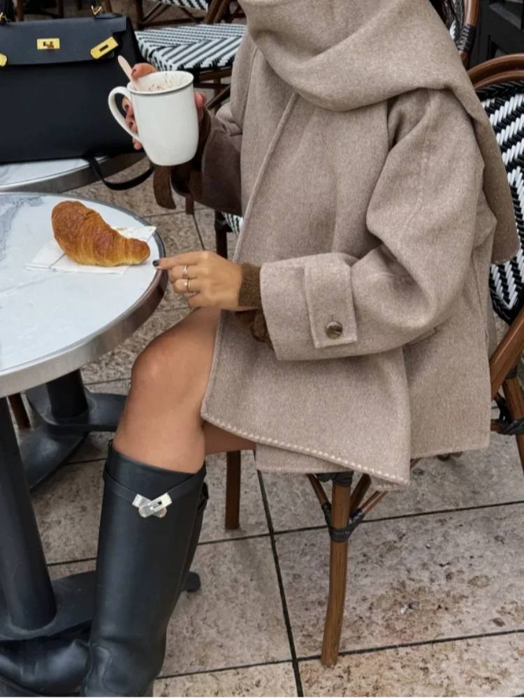 Bruine Wollen Winterjas Stijlvol Oversized met Sjaal Dames