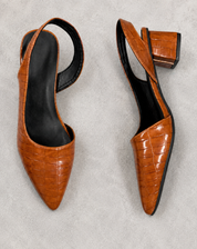 Amberly - Vintage Puntige Slingback Pumps met Blokhak